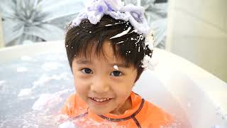 Travis & Ariana Bubble Bath Time Travis In Wonderland