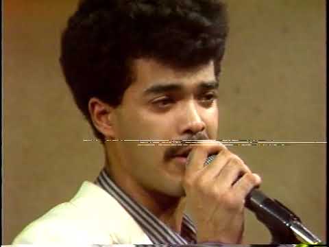ALEX BUENO - Que Cara Mas Bonita (80's)