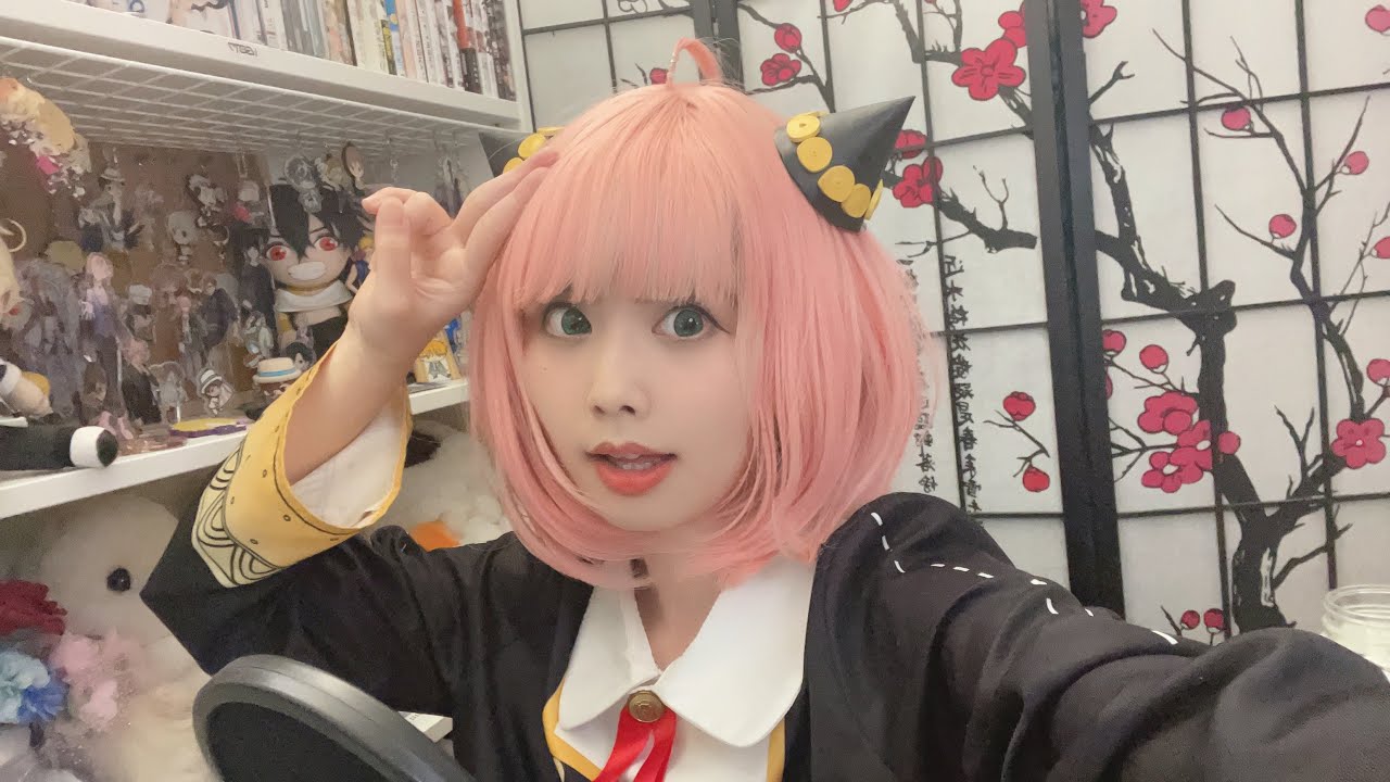 Snack Time in Anya Cosplay~