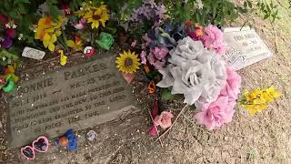 Bonnie Parker Grave. Dallas TX. Bonnie and Clyde.