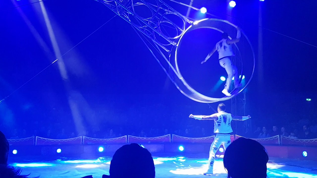 ZIRKUS CHARLES KNIE  Flugfeld 2