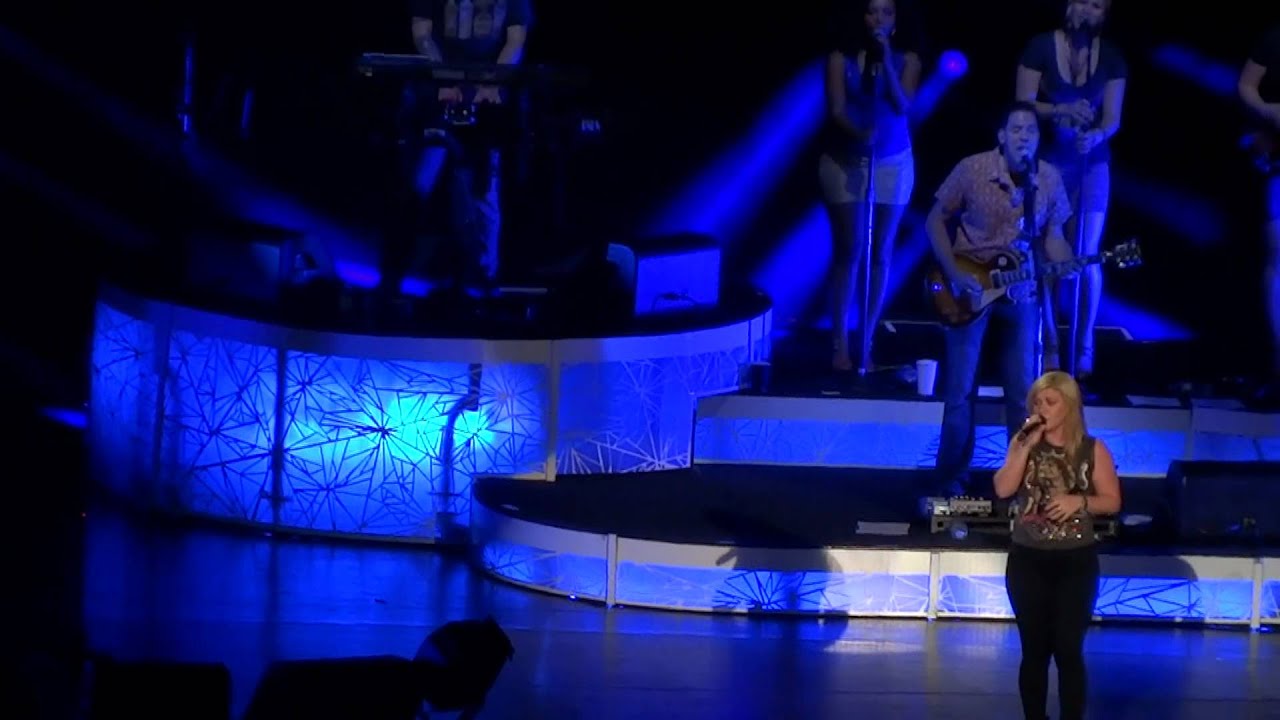 kelly clarkson dark side live 26 aug 2012 pnc bank arena nj holmdel