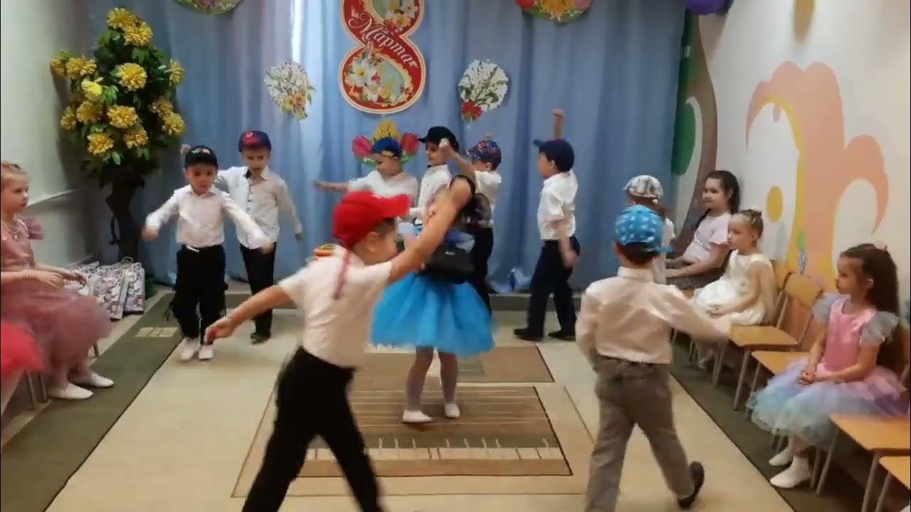 Танцы для мальчиков в детском саду видео. Танцы для мальчиков в детском саду видео. Танцы для мальчиков в детском саду видео. Танец мальчиков на выпускной в детском саду. Дети танцуют в садике.