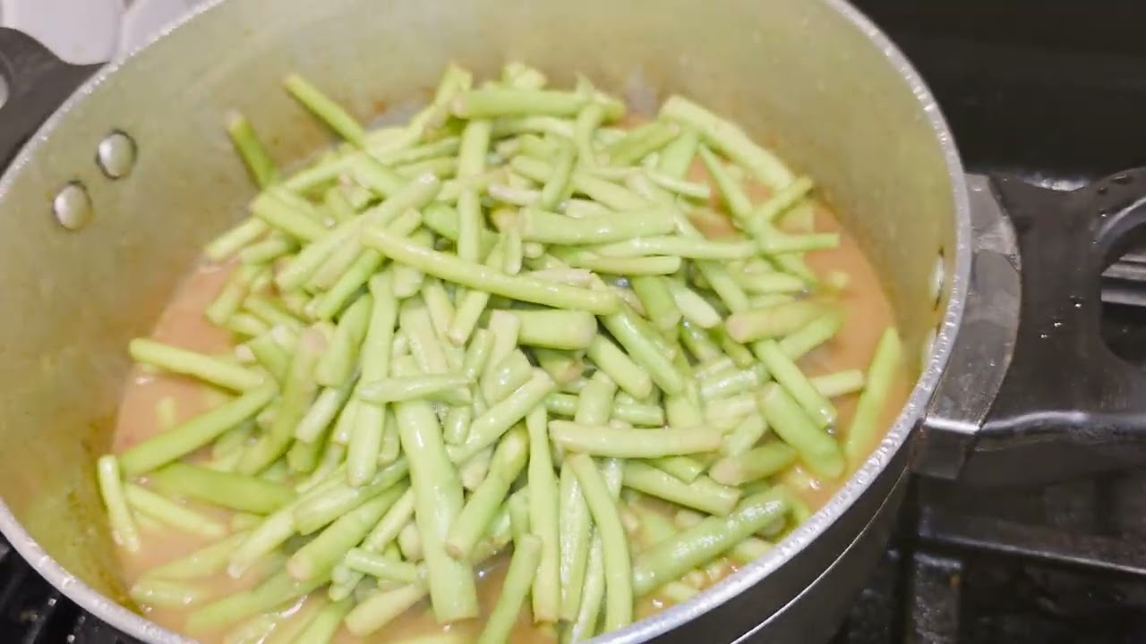 কচুর লতি দিয়ে ছোট্ট চিংড়ি মাছ কে কে পছন্দ করো আমার অনেক পছন্দ❤️সেই স্বাদ🥰এতো স্বাদ কেরে🥰 Chicken leg