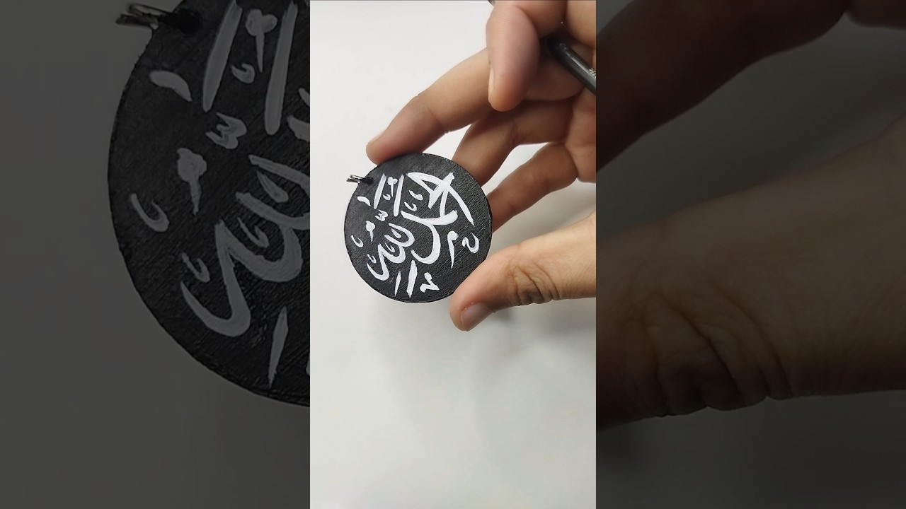 DIY acrylic paint keyring 