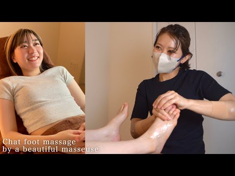 ASMR 👩🏻 Chat foot massage by a beautiful masseuse｜SUB｜美人セラピストによる癒しの雑談足つぼ｜#MocaMassage