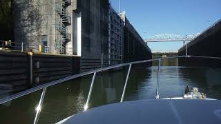 American Tug locks on TN River