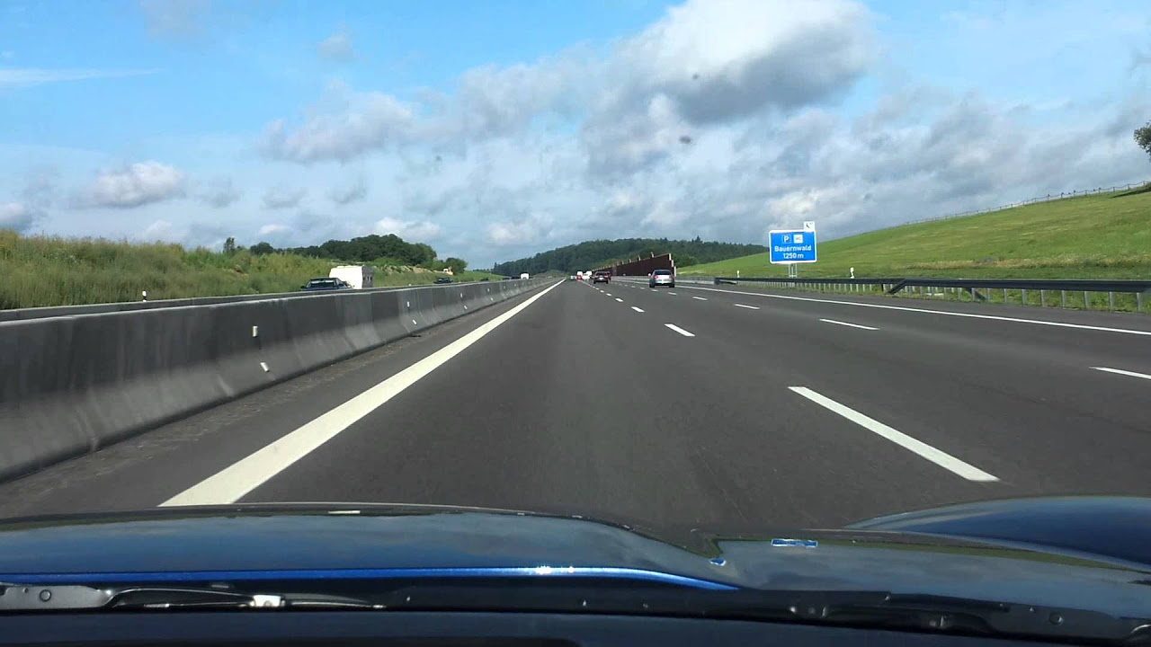 First Lamborghini Huracán CRASH at 330km/h on Autobahn