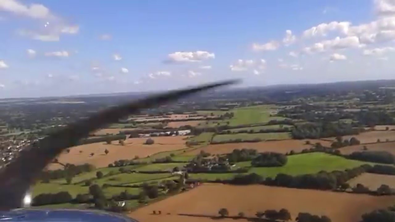Landing at Headcorn airfield (Kent uk) Cessna 172