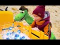 Leo and Dinosaur show balloon experiment