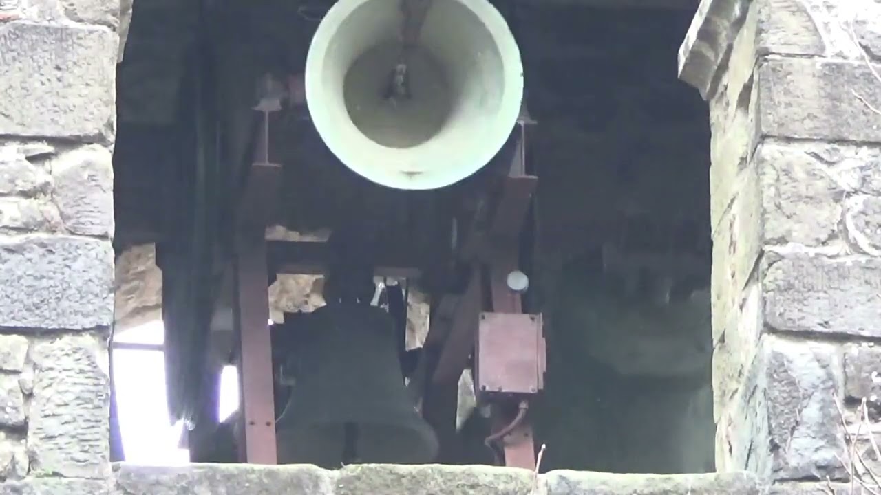 Le campane della Pieve di San Bartolomeo in Collodi castello, suonate festive.