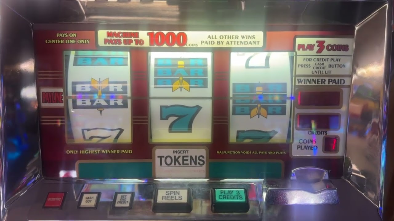 IGT bulls-eye slot machine at Funspot