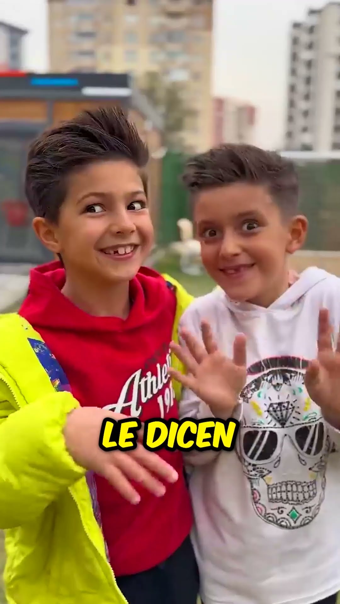 Patea su fútbol todos los días, ¡así que hacen una pelota secreta! ?...