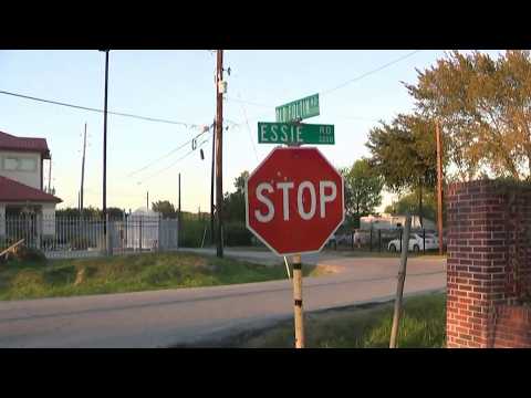 Crash during ICE pursuit in NW Harris County sparks conflicting accounts from family, federal agents
