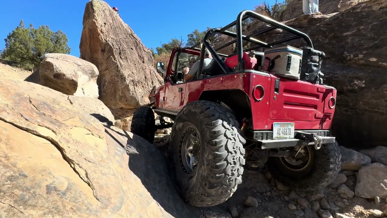 JEEP YJ WITH 501cc Cadillac crawling!!!!
