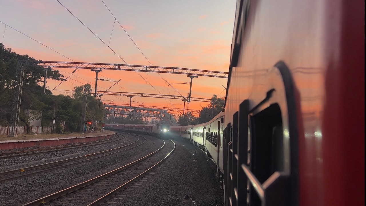 Spectacular overtake : Late running 20653 SBC BGM SF Exp overtakes on time 17301 MYS BGM Exp  