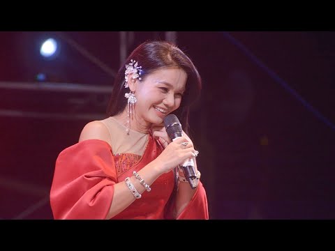 แฟนคลับม่วนหลายร้องตามทุกเพลง ต่าย อรทัย วัดบางปิ้ง