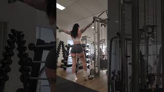 Dont forget to stretch at the gym ☺️ #gym #gymaddict #stretching #shorts