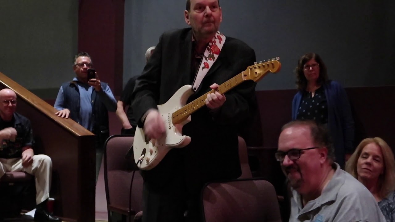 Ronnie Earl - Sits in Audience - Playing BB King !