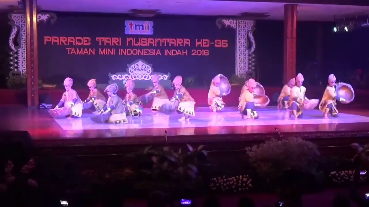 TARI NAGA LUK LUA dalam Parade Tari Nusantara ke 36 TMII 2016 Kalimantan Selatan