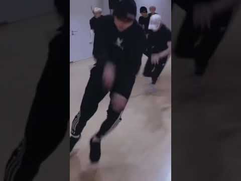 [NCT/WayV]루카스만 소화 가능한 배바지 (저 청년 참 마음에 드는데...)