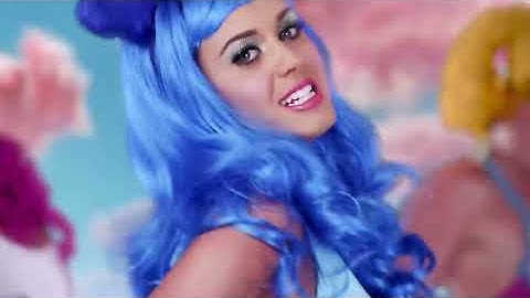 Katy Perry - California Gurls (Official Music Video) ft. Snoop Dogg