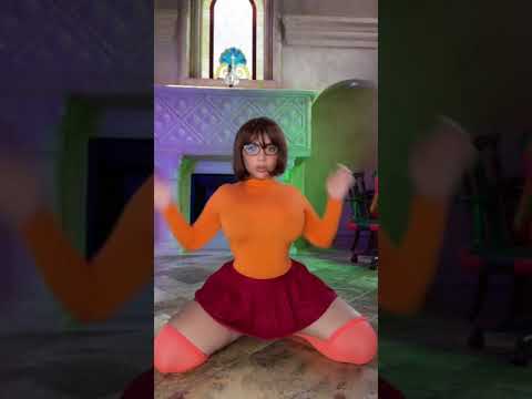 Velma cosplay pt2!! Whats up scooby doo?🤓
