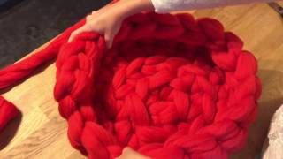 How To handknit a cat bed in 1min / Extreme Merino Wool Knitting