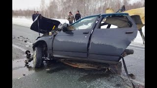 ВАЗ пополам, два трупа в ДТП с внедорожником под Новосибирском