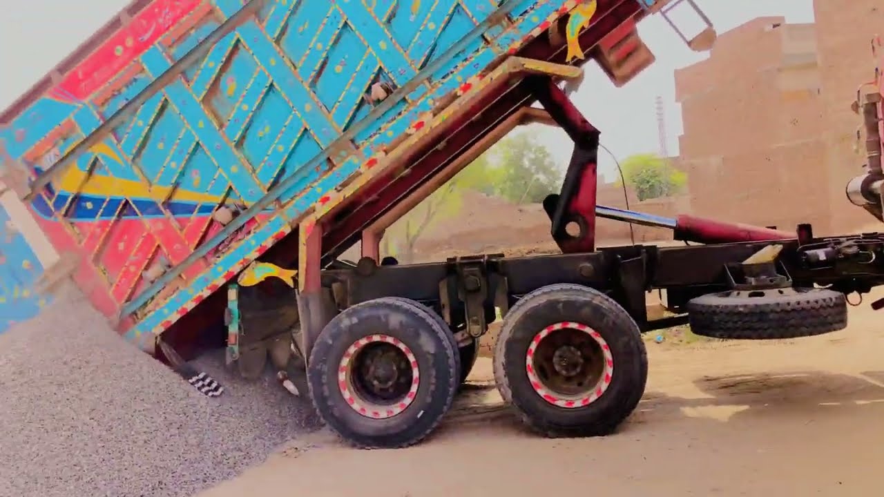 Pakistan mein bajari ke liye kaun sa damper truck istemal hota hai damper price in Pakistan