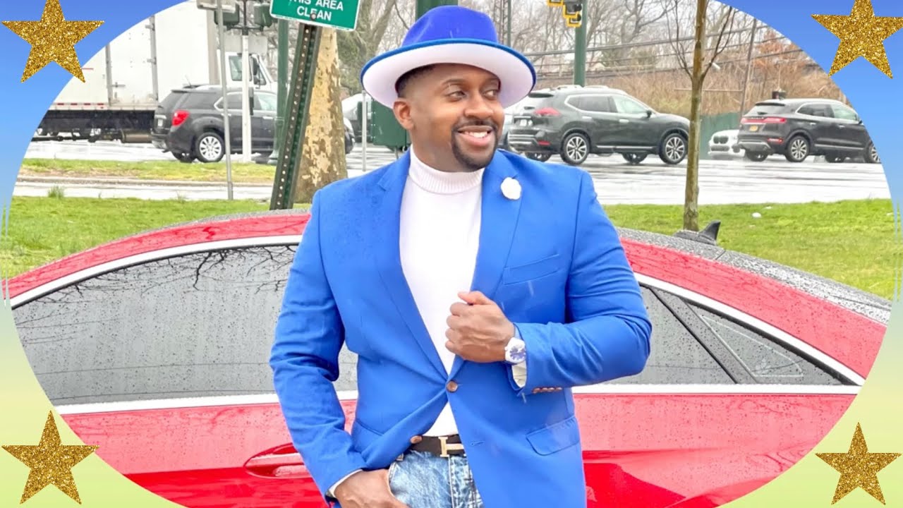 PERSONAL STYLIST STYLING A ROYAL BLUE 