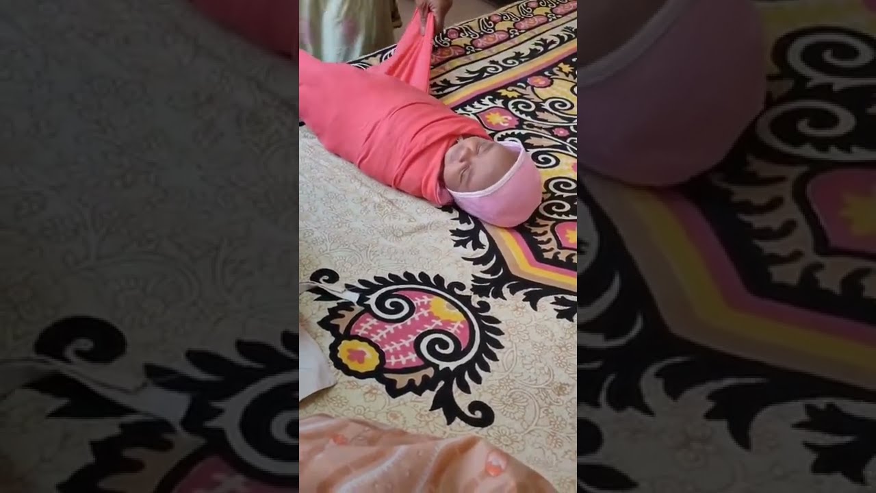 how to swaddle a baby