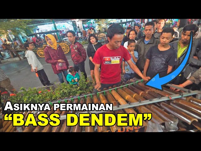 Lihat Lebih Dekat Asiknya BASS DENDEM (Bass Bambu) Alat Musik Unik - MUNDUR ALON ALON - Roni Carehal class=