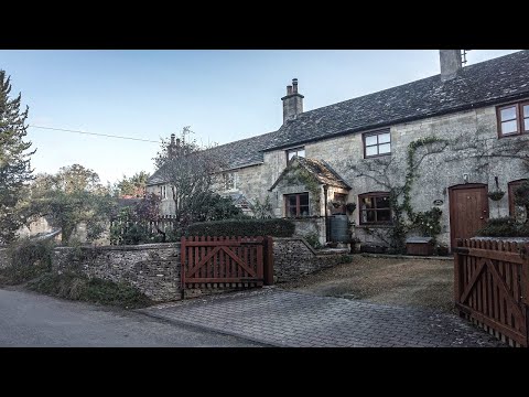 A Tranquil Early Autumn Walk in a Cotswold Village