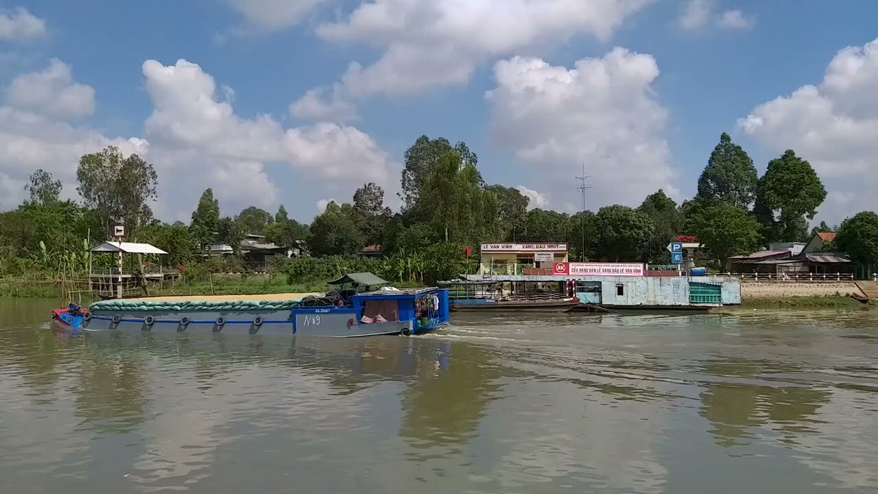 Dòng sông miền Tây kỷ niệm tuổi thơ bên gia đình giờ thì dòng sông vẫn còn nhưng mọi Người đã đi xa|