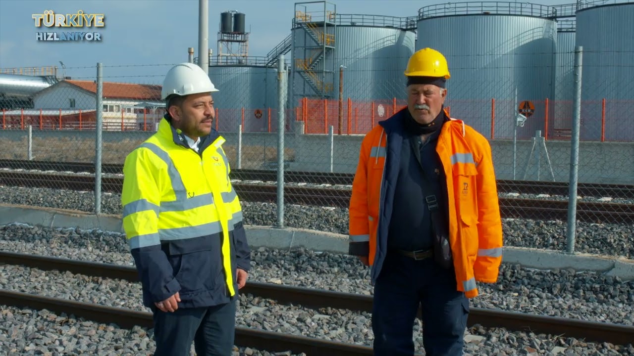 Demiryolları, yalnızca şehirler arası ulaşımda değil; şehir içi ulaşımda da hizmet etmektedir.