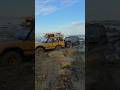 Der Jeep muss dem Landrover helfen