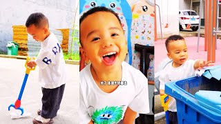 Warm-hearted Kaikai Takes Out Community Trash Using His Own Toys🗑️