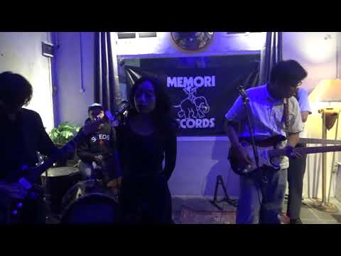 The Wallflower Dept. - Looking After You (Live at Marryanne tour chapter Surabaya)