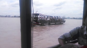 Trên sông Tiền nhìn về cầu Rạch Miễu