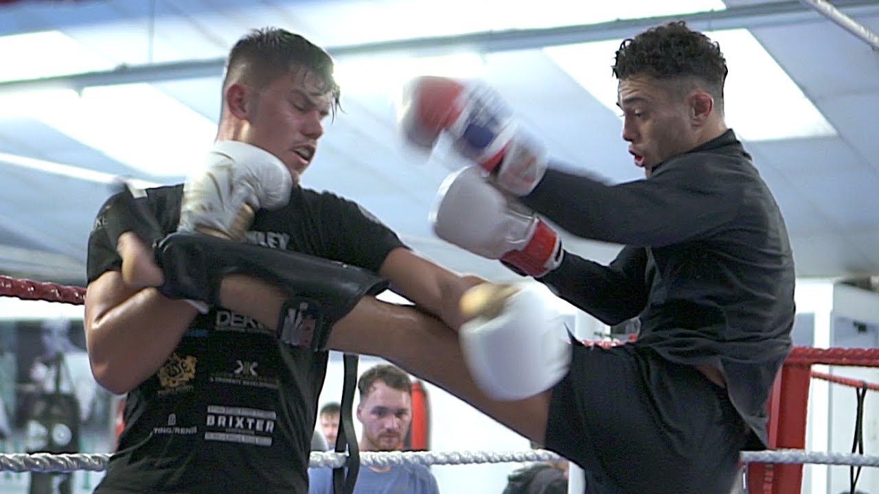 Technical Muay Thai Sparring: Pro Fighters Training