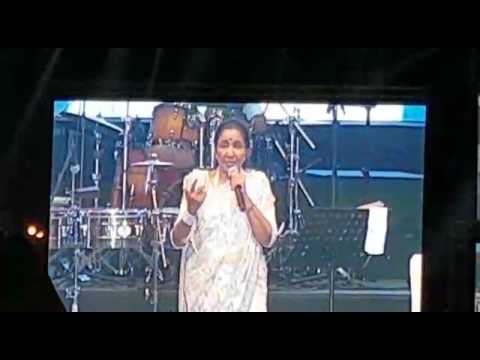 Dum maro Dum - Asha Bhosle live Feb 2016 Delhi