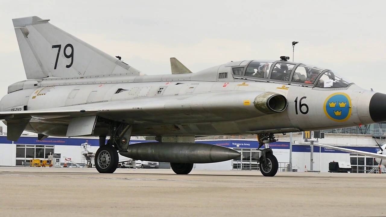 Jersey Air Display 2015 Tunnan, Viggen, Draken Departure YouTube