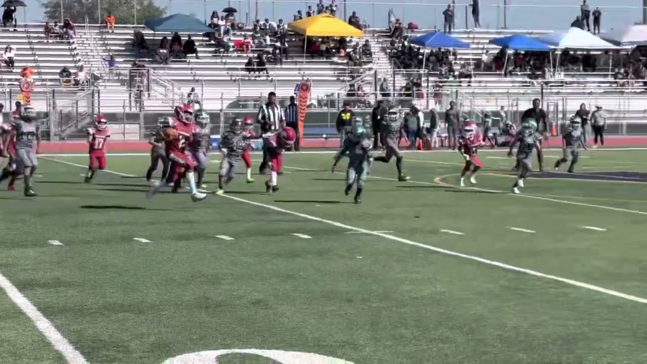 Isaiah Curtis #2 football 🏈 running the ball 🏈 to the touch down.