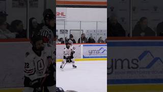 A beautiful one timer from OHA Edmonton puts them back in the lead 🔥
