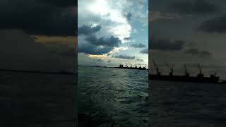 Ombak besar hari ini laut gresik -