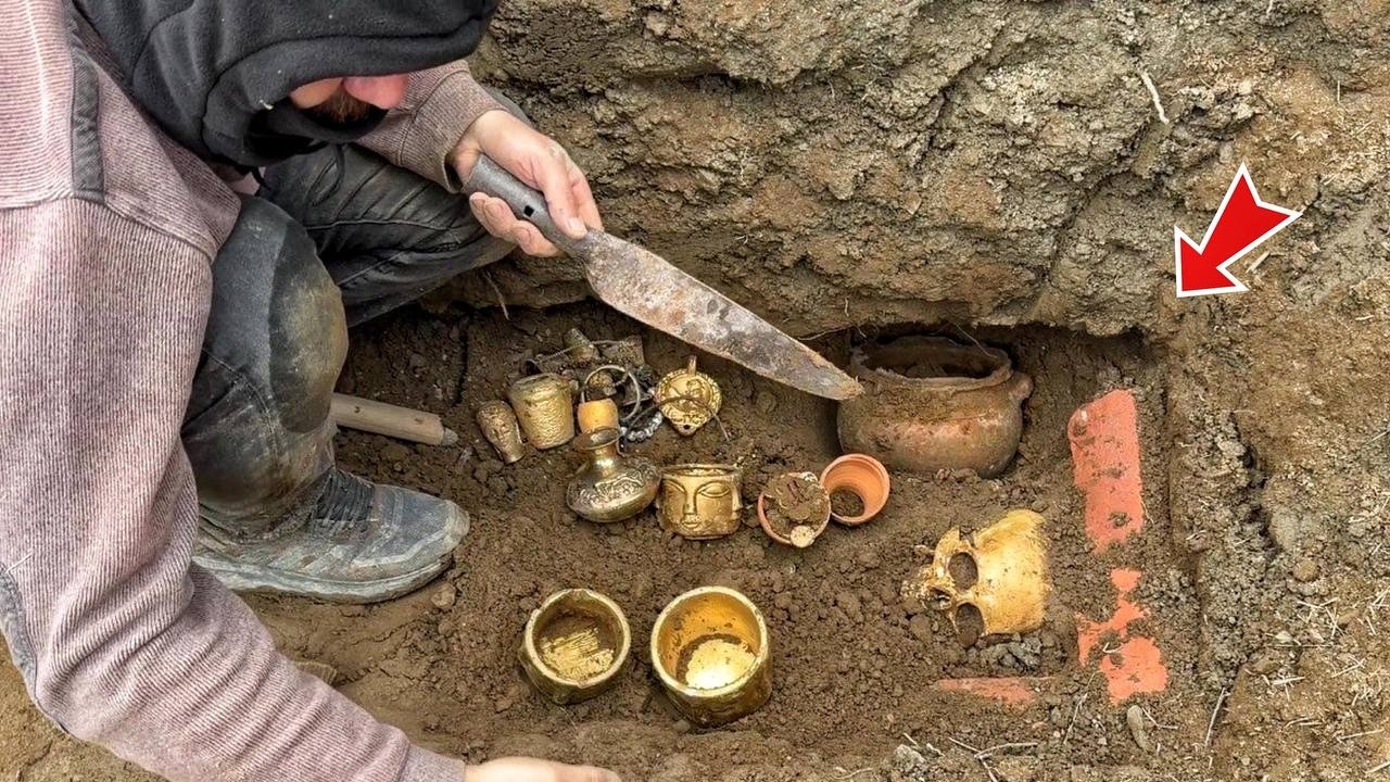 Мы нашли древнюю гробницу❗️ [Странная находка с металлоискателем]