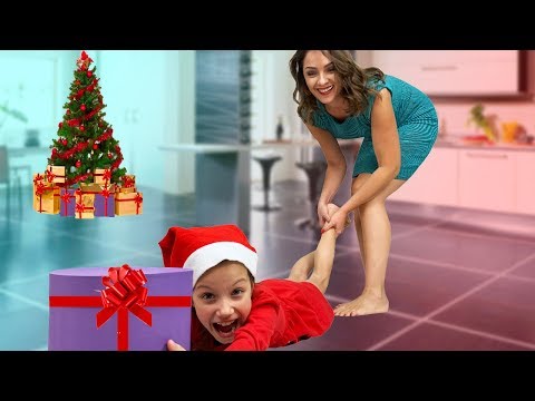 Вика с Мамой Не ПОДЕЛИЛИ Игрушки ЧЬЯ ЕЛКА ВКУСНЕЕ Mistery Box Switch Up Challenge / Вики Шоу