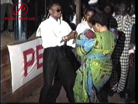 Koffi Olomide  Bangui concert au Punch coco extrait image darchive