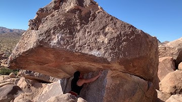 Joshua Tree Bouldering - Chocolate Roof Center (V5)